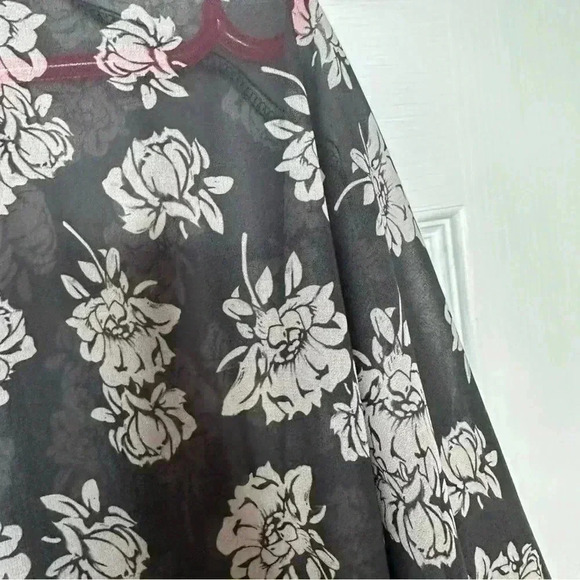Sheer Kimono Floral Black & White Size  Medium / Large - Picture 12 of 16